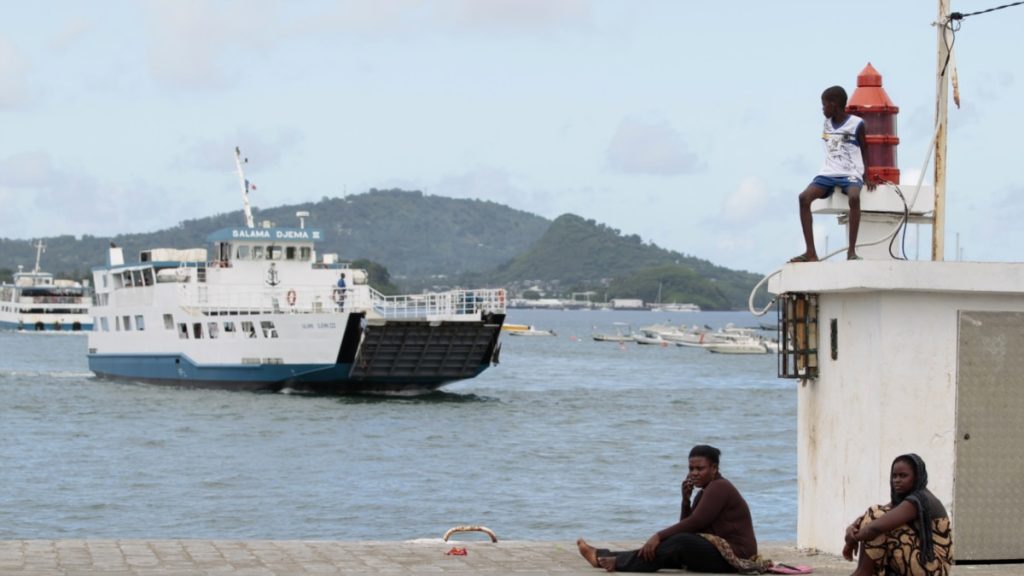 La France limite les droits de citoyenneté aux enfants d'immigrés nés à Mayotte