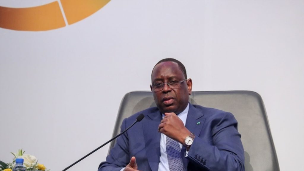 Le président du Sénégal reporte les élections