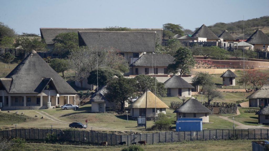 La justice ordonne le gel partiel des comptes de Zuma