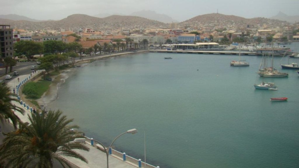 Un nouveau navire avec 11 migrants "arrive" au Cap-Vert