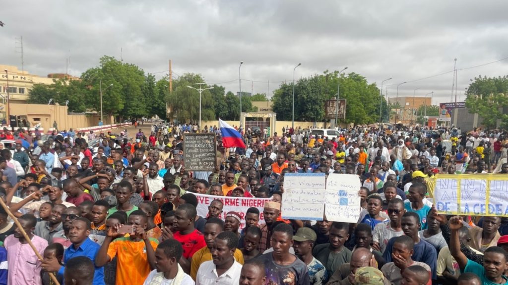 Des milliers de personnes réclament le départ immédiat des troupes américaines du Niger