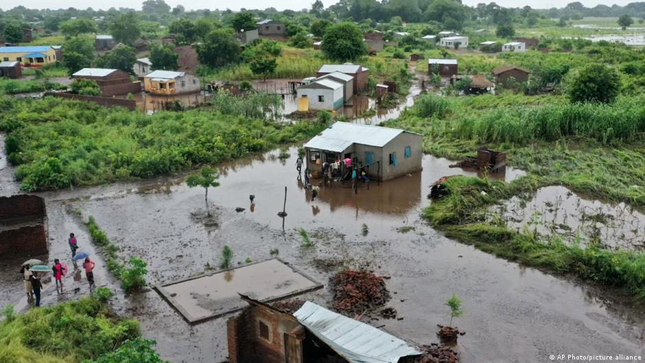 Inondations : partisanerie de l’aide ou victimisation des partis ?