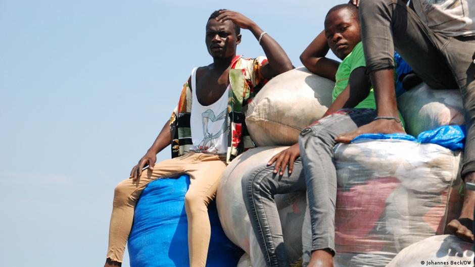 Inondations : passagers "arrêté" au terminal de la Junte