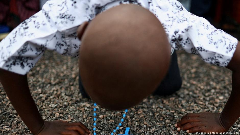 Arrêter les sectes ou restreindre la liberté religieuse ?